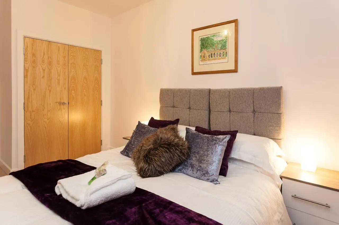 Self-Contained Town Centre One Bedroom Apartments By Helmswood Serviced Apartments Redhill  United Kingdom