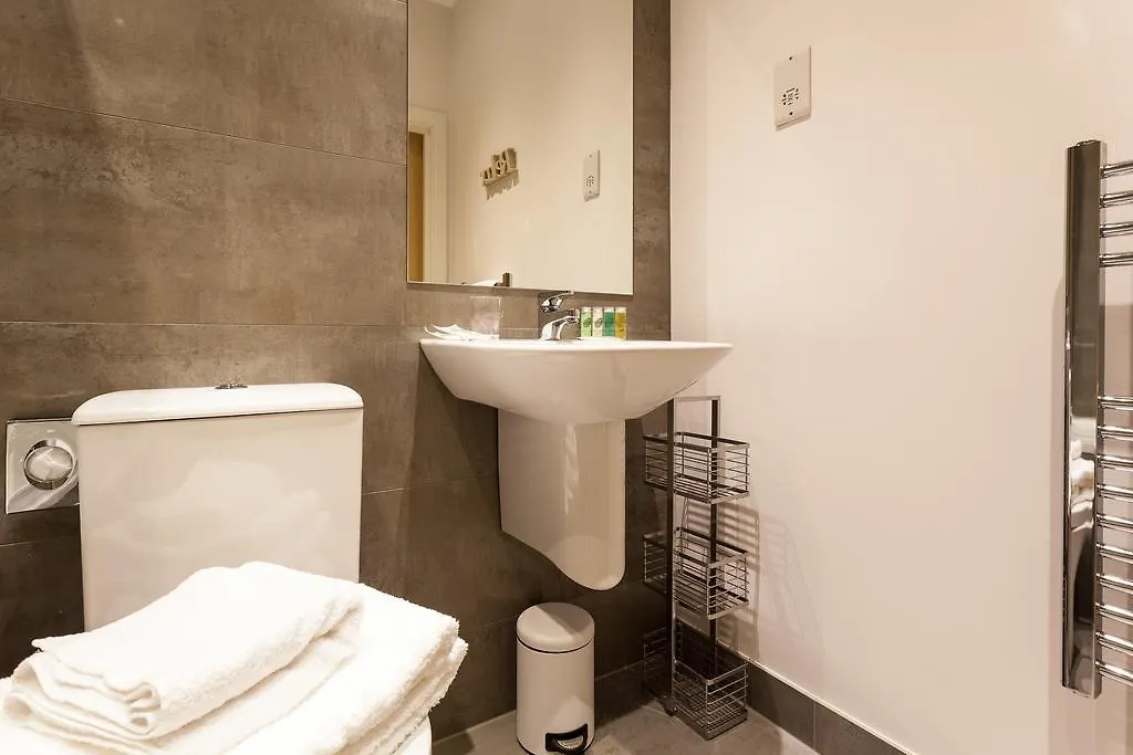 Self-Contained Town Centre One Bedroom Apartments By Helmswood Serviced Apartments Redhill