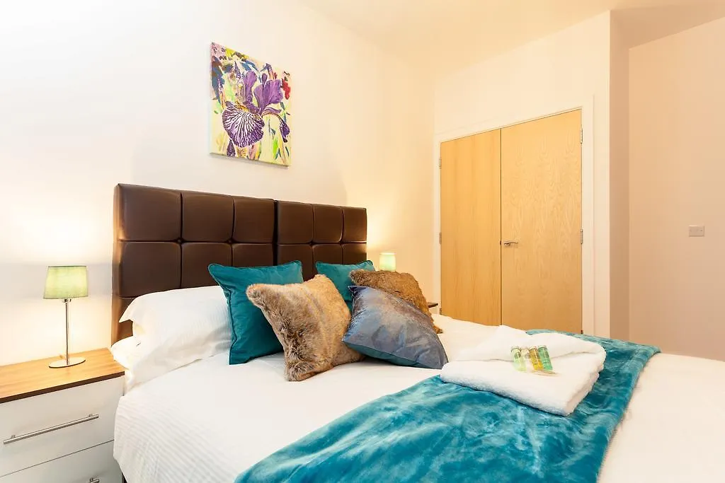 Self-Contained Town Centre One Bedroom Apartments By Helmswood Serviced Apartments Redhill  0*, Redhill (Surrey)
