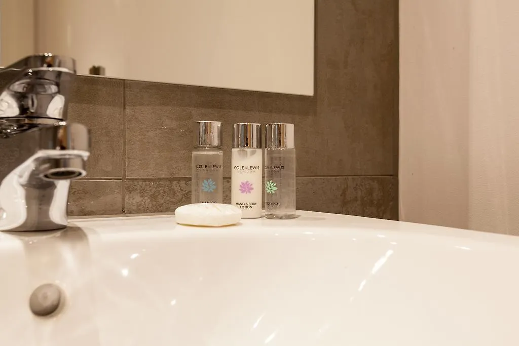 Self-Contained Town Centre One Bedroom Apartments By Helmswood Serviced Apartments Redhill  United Kingdom