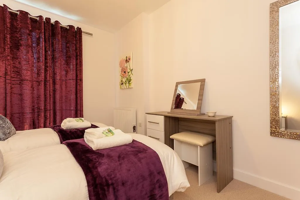 Self-Contained Town Centre One Bedroom Apartments By Helmswood Serviced Apartments Redhill  0*, Redhill (Surrey)