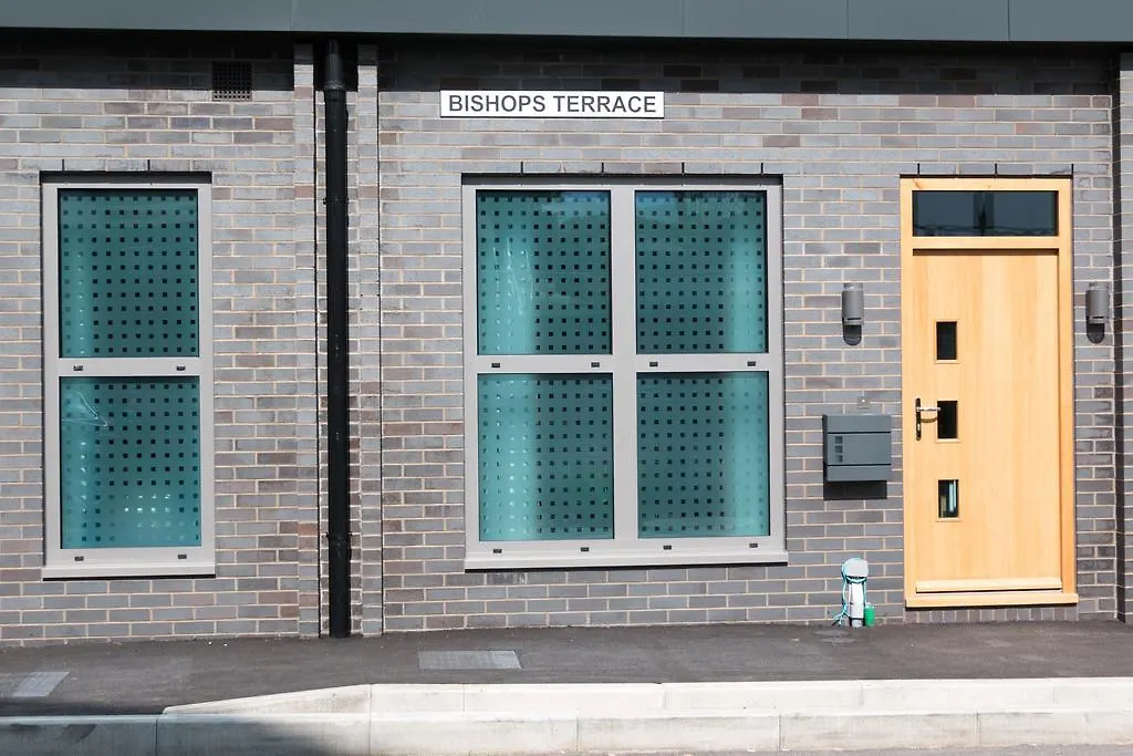 Self-Contained Town Centre One Bedroom Apartments By Helmswood Serviced Apartments Redhill   Redhill (Surrey)