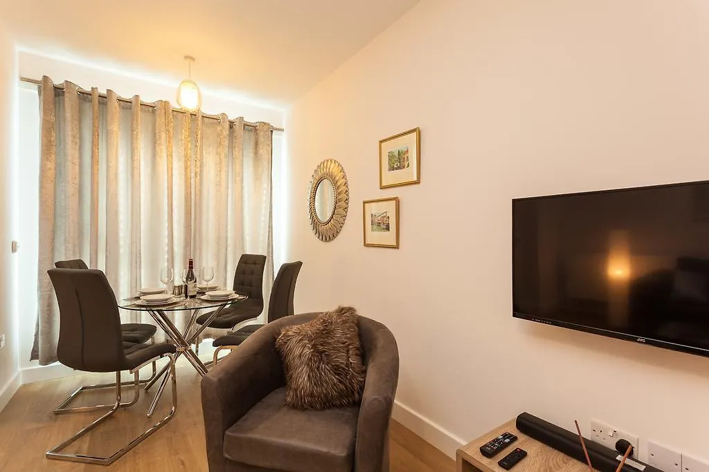 Self-Contained Town Centre One Bedroom Apartments By Helmswood Serviced Apartments Redhill